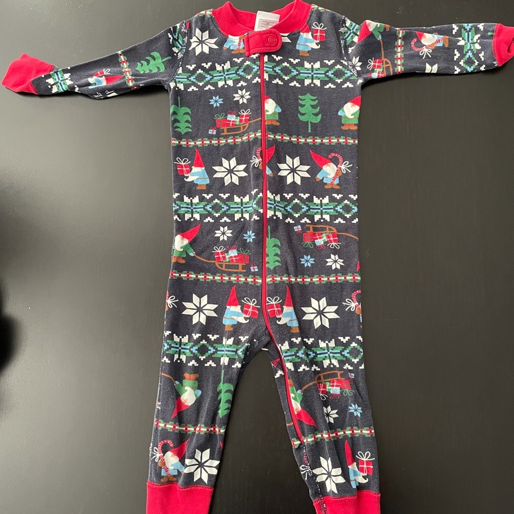 Hanna Andersson holiday gnome zip-up pajamas